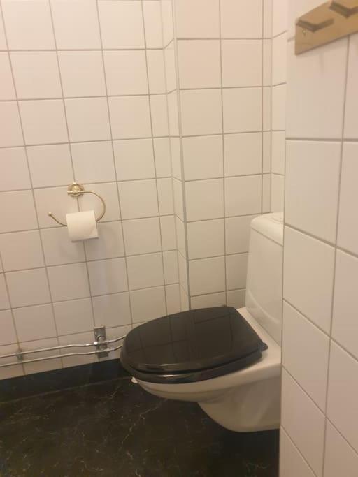 Centrala Stan- 2-Rums Gaestsvit, Perfekt Foer Kollegor Som Oenskar Separata Rum Umea Luaran gambar